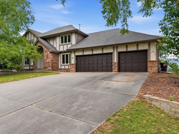 1467 Kings Crest, Eagan, MN 55122
