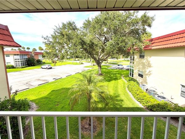 9 Vista Palm Lane, Unit 202, Vero Beach, FL 32962