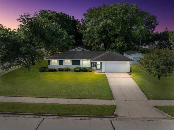 309 Braatz DRIVE, Kewaskum, WI 53040