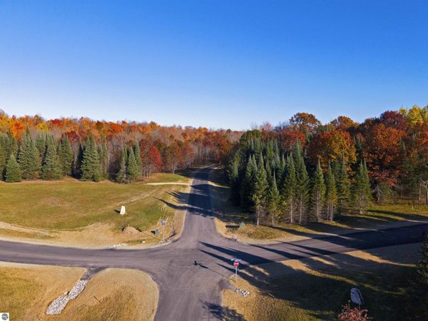5932 Old Oak Trail SW, Fife Lake, MI 49633