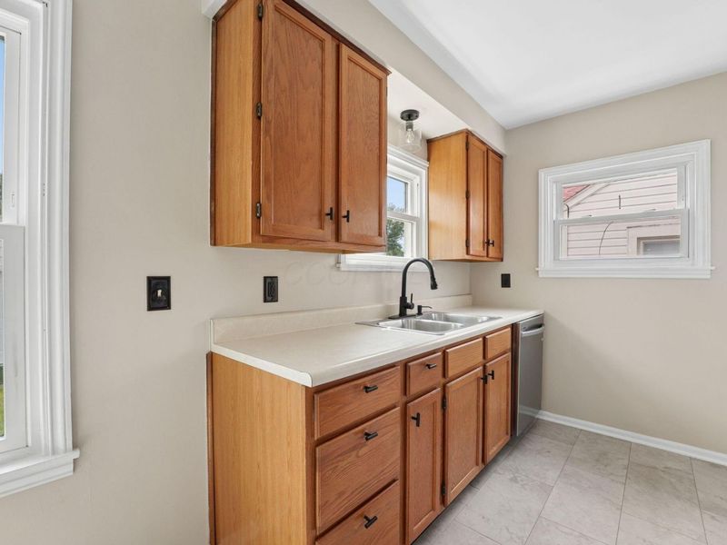 375 E Royal Forest Boulevard , Columbus, OH 43214 Photo 9