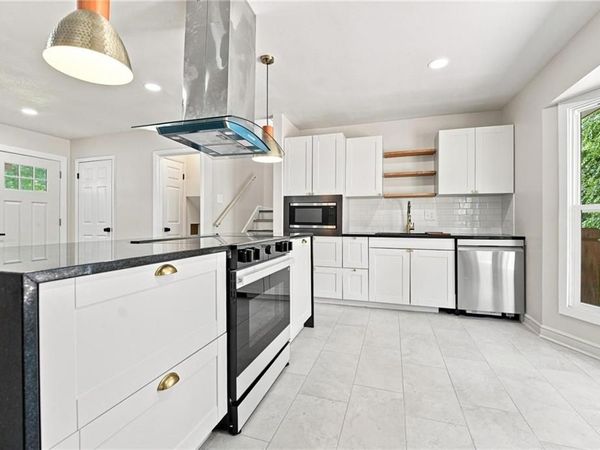 8812 W 72nd Street, Overland Park, KS 66204
