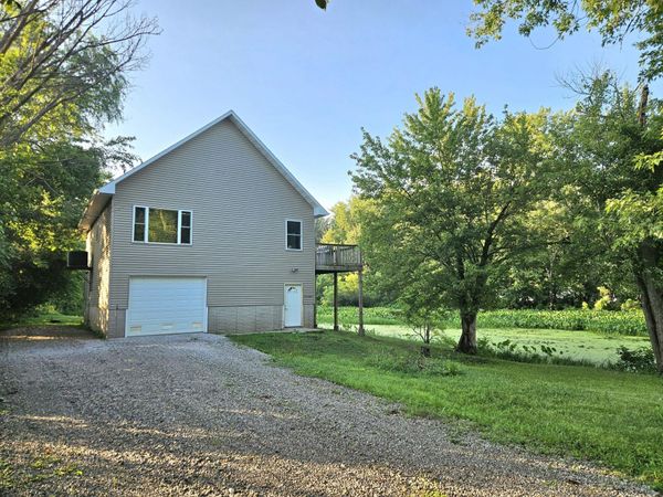 3056 IOWA 22, Muscatine, IA 52761