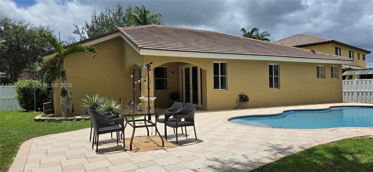 2823 Poinciana Cir, Cooper City, FL 33026 Photo