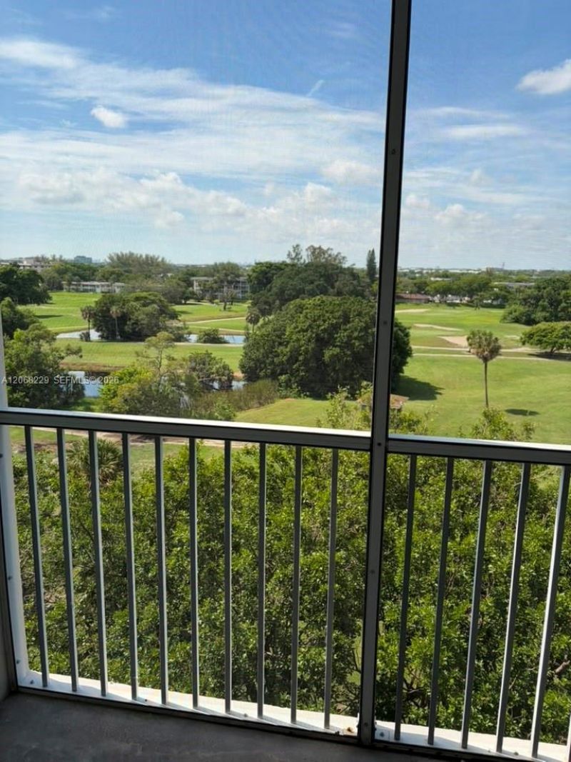 3050 N Palm Aire Dr , Unit 707, Pompano Beach, FL 33069 Photo