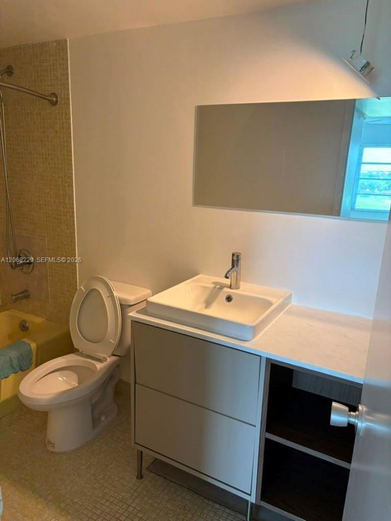 3050 N Palm Aire Dr , Unit 707, Pompano Beach, FL 33069 Photo