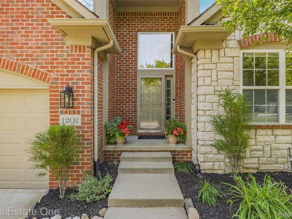 1202 Wind Chime Drive, Unit 16, Waterford Township, Mi 48327