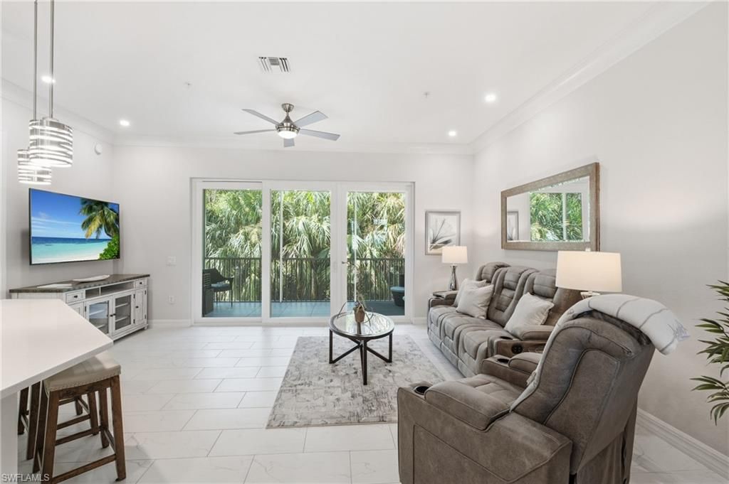 238 Indies Dr E, Unit 201, Naples, FL 34114 Photo