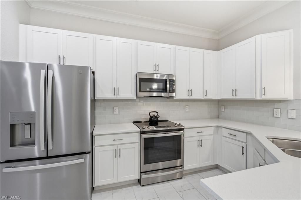 238 Indies Dr E, Unit 201, Naples, FL 34114 Photo