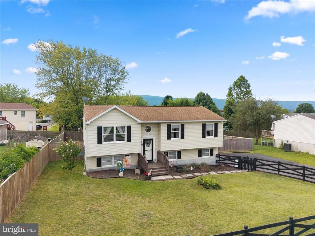 45 Greenleaf Road, Strasburg, VA 22657 Main Photo