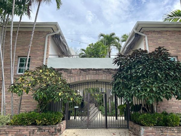 1605 Lenox Ave , Unit 1605-3, Miami Beach, FL 33139