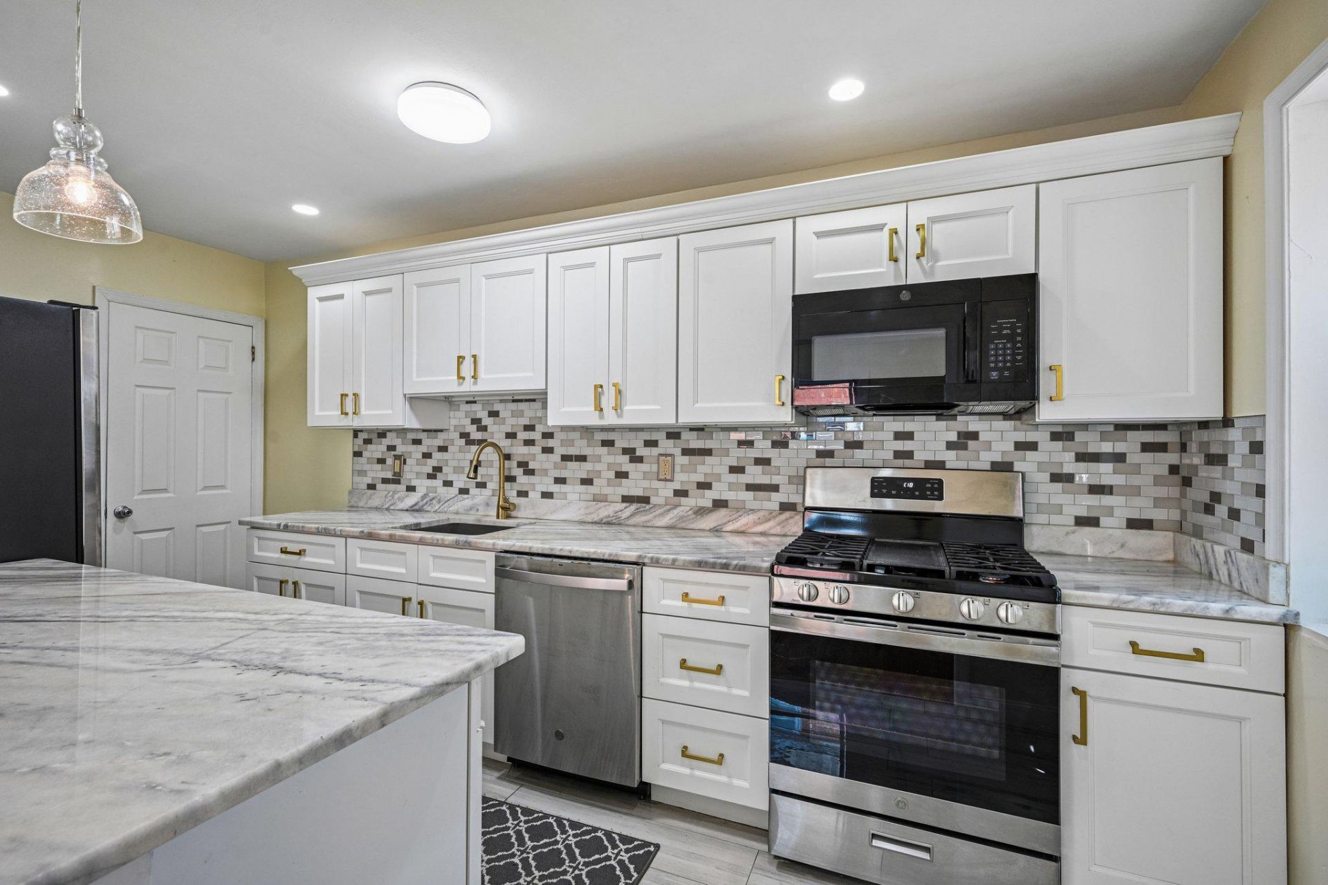102 LINCOLN AVENUE, COLLINGDALE, PA 19023