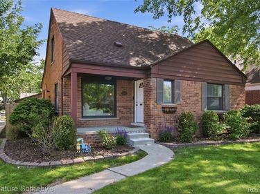1268 Brys Drive, Grosse Pointe Woods, Mi 48236