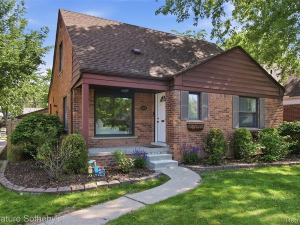1268 Brys Drive, Grosse Pointe Woods, Mi 48236