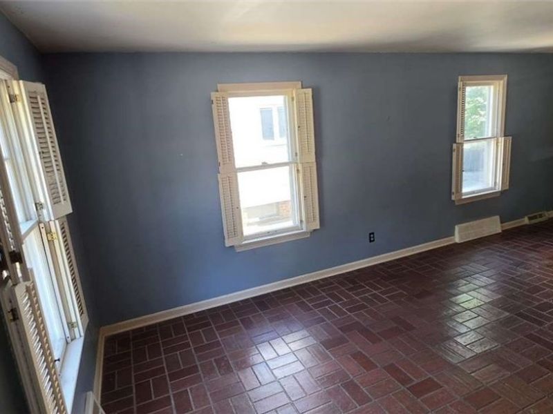 1111 Gordon Road , Lyndhurst, OH 44124 Photo 5