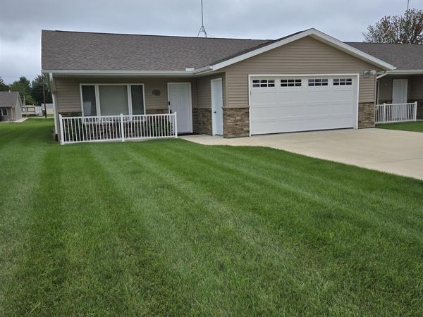 317 4th Ave SW , Cresco, IA 52136