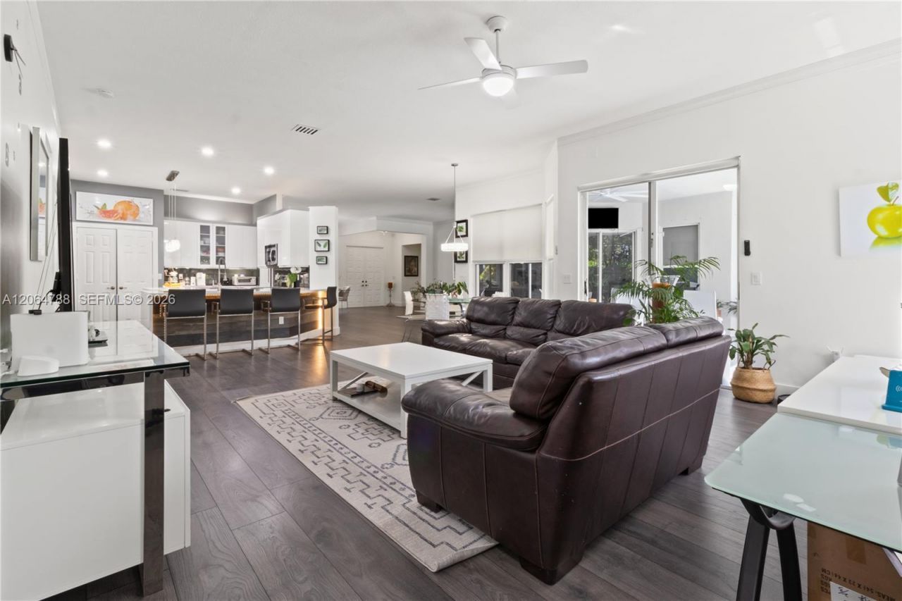 1046 SW 159th Way , Pembroke Pines, FL 33027 Photo