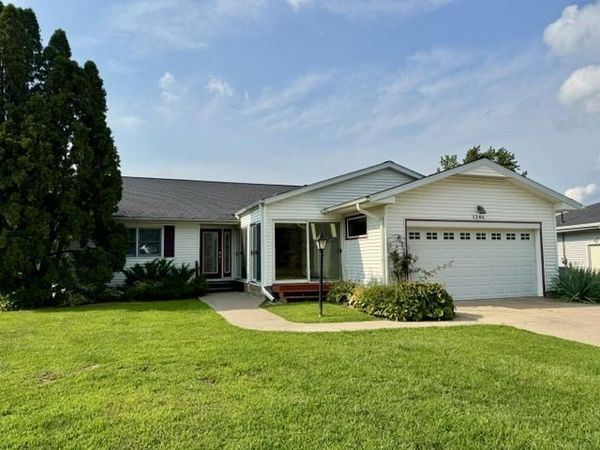 1246 8th Avenue N, Clinton, IA 52732
