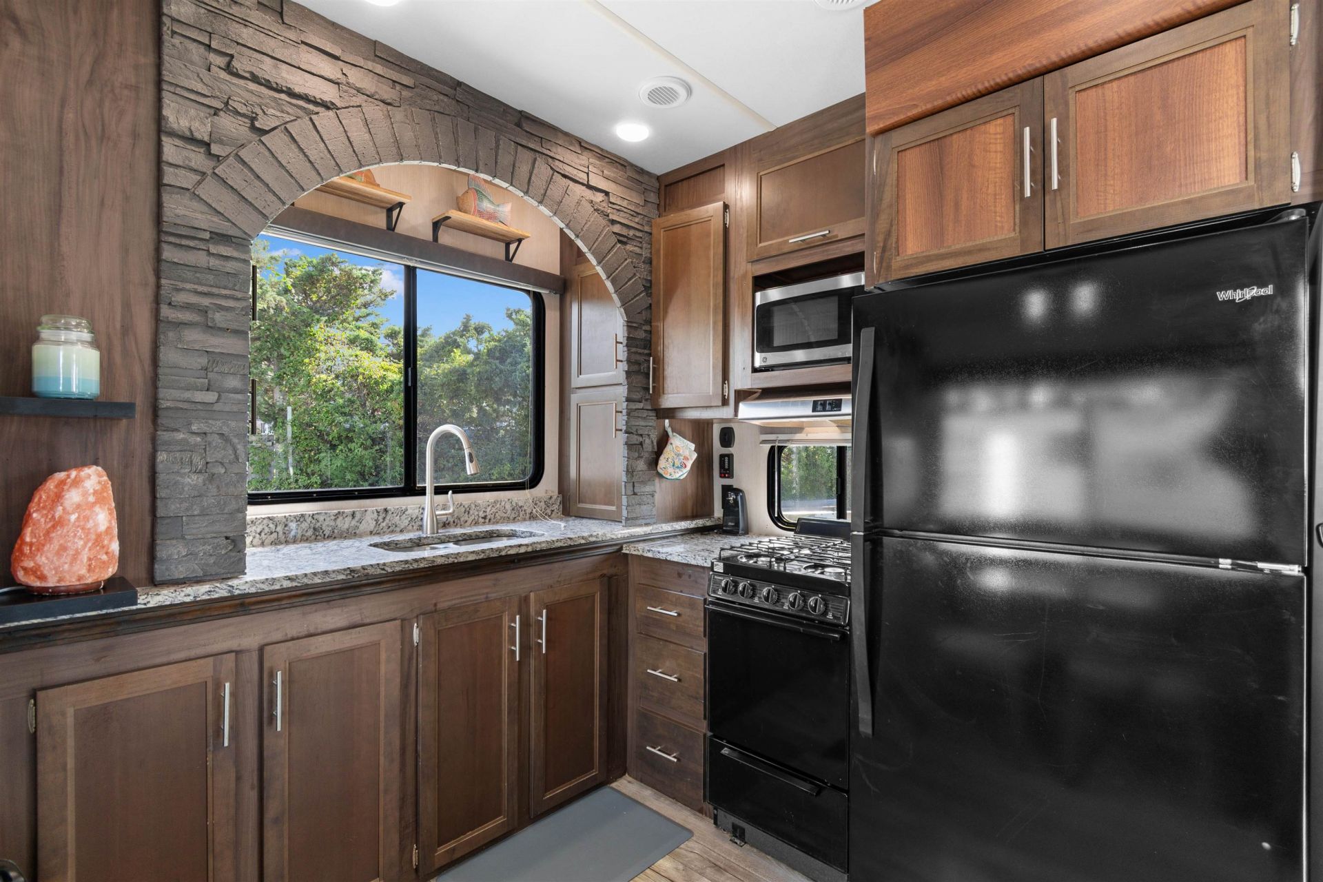 9700 Kings Rd. Photo 5