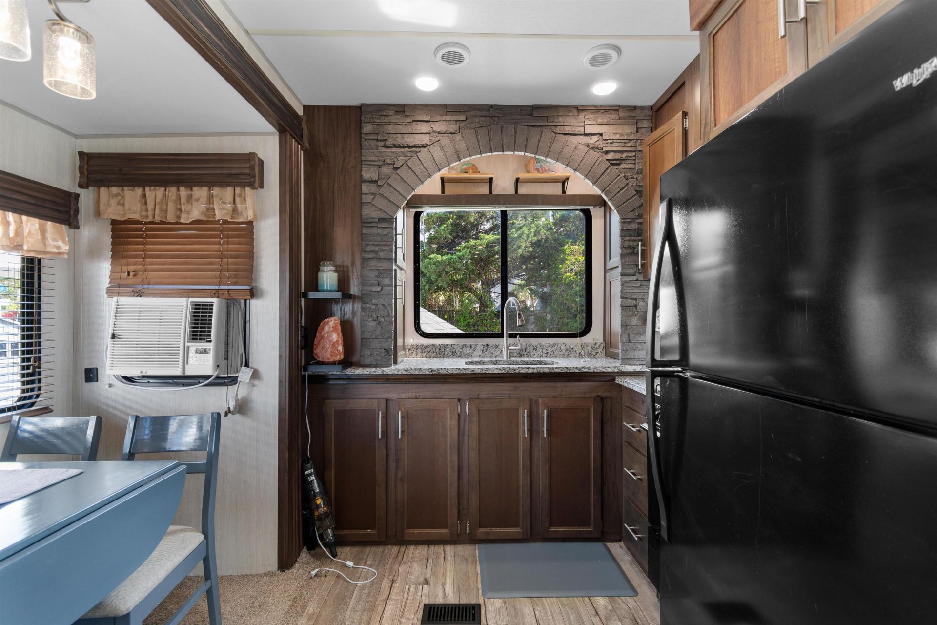 9700 Kings Rd. Photo 7