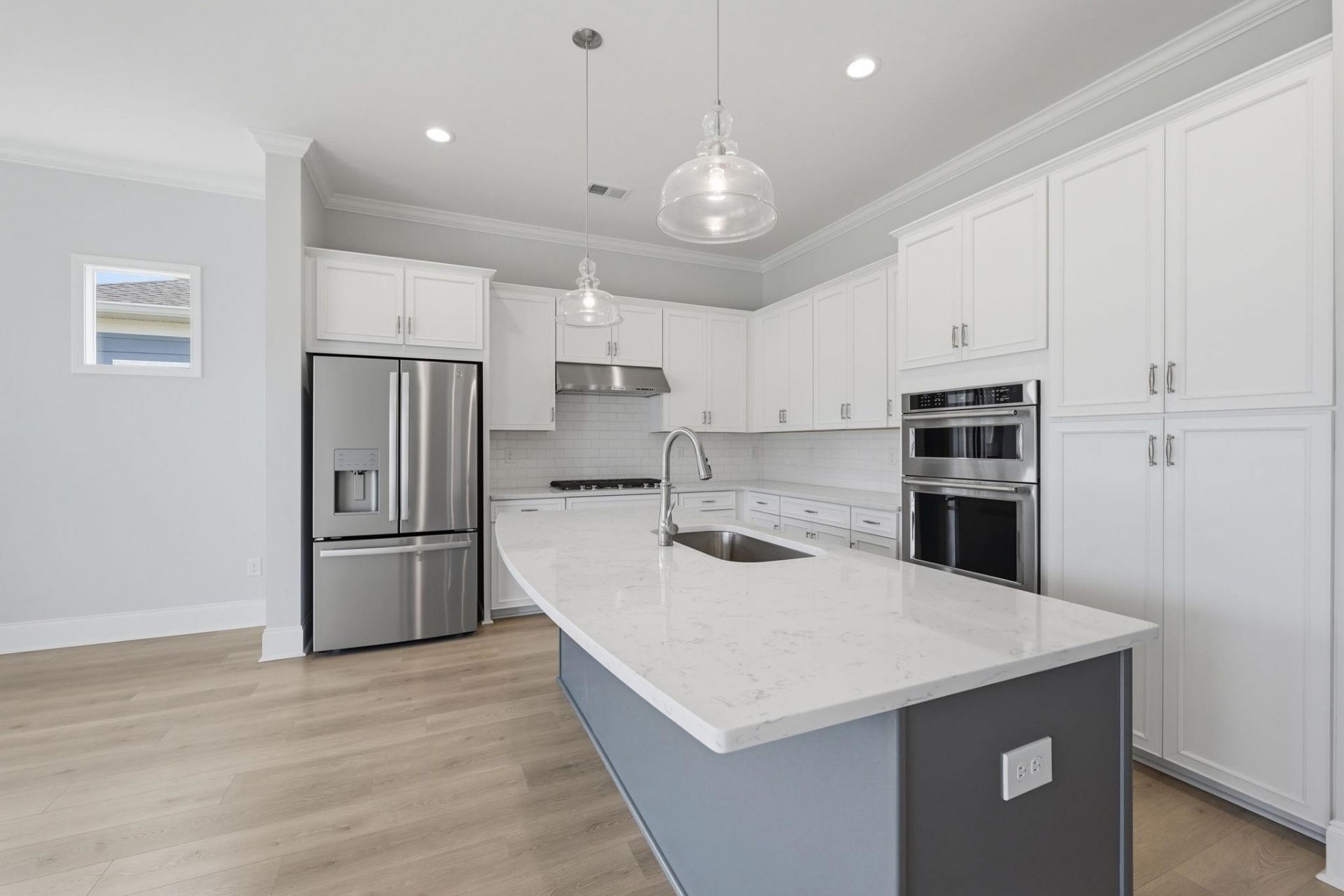 6423 Berg St. Photo 7