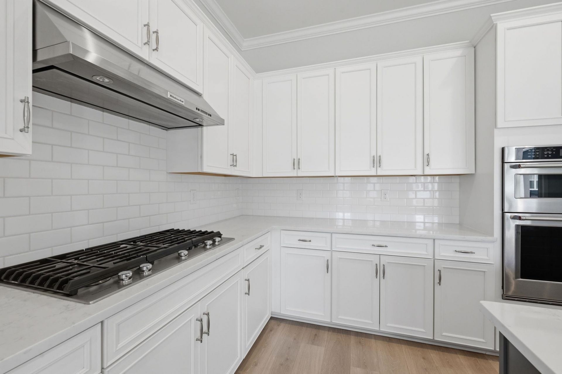 6423 Berg St. Photo 8