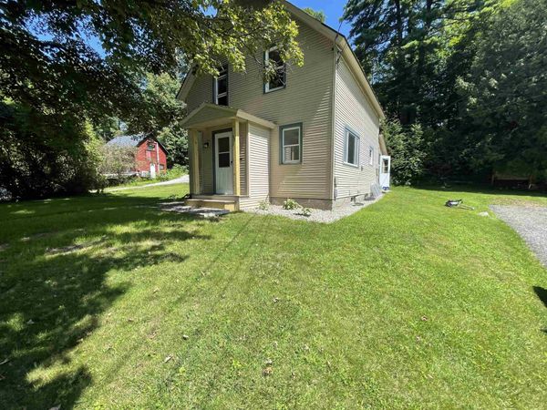 32 Pleasant Street, Proctor, VT 05765