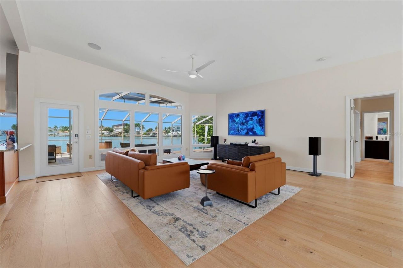 661 79th Circle S, Saint Petersburg, FL 33707 Photo