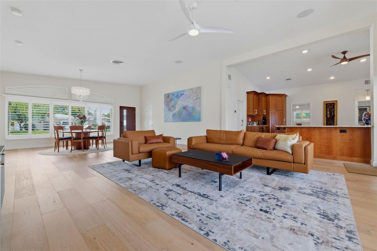 661 79th Circle S, Saint Petersburg, FL 33707 Photo