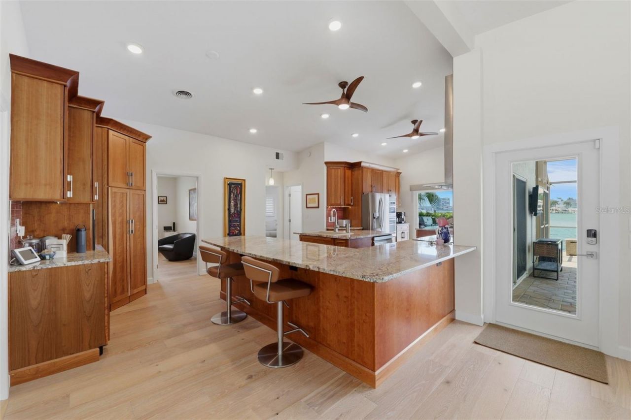 661 79th Circle S, Saint Petersburg, FL 33707 Photo