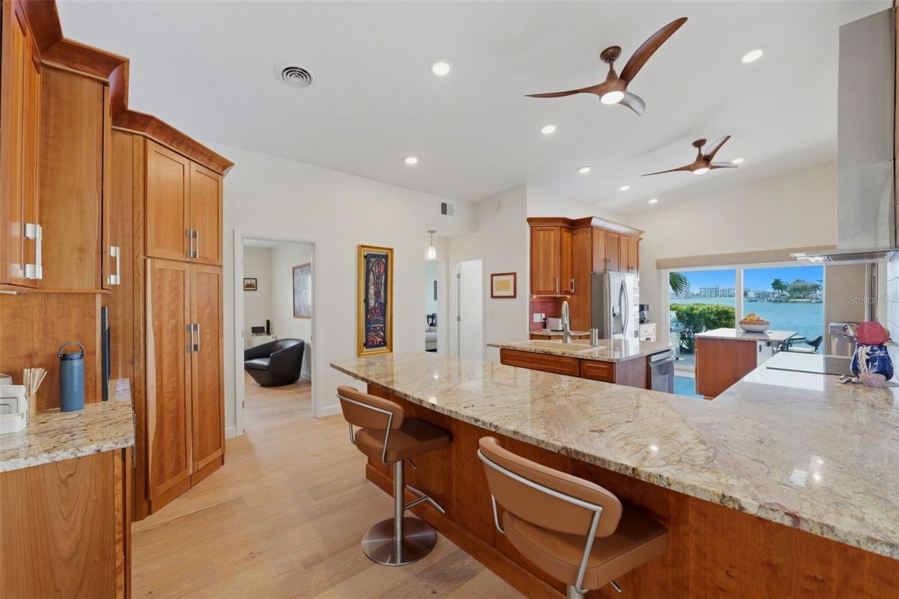661 79th Circle S, Saint Petersburg, FL 33707 Photo