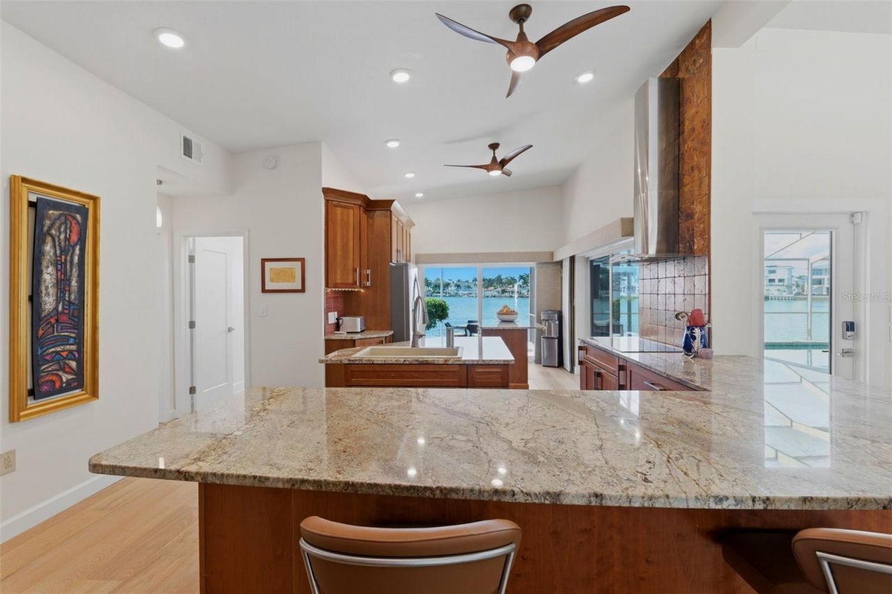 661 79th Circle S, Saint Petersburg, FL 33707 Photo
