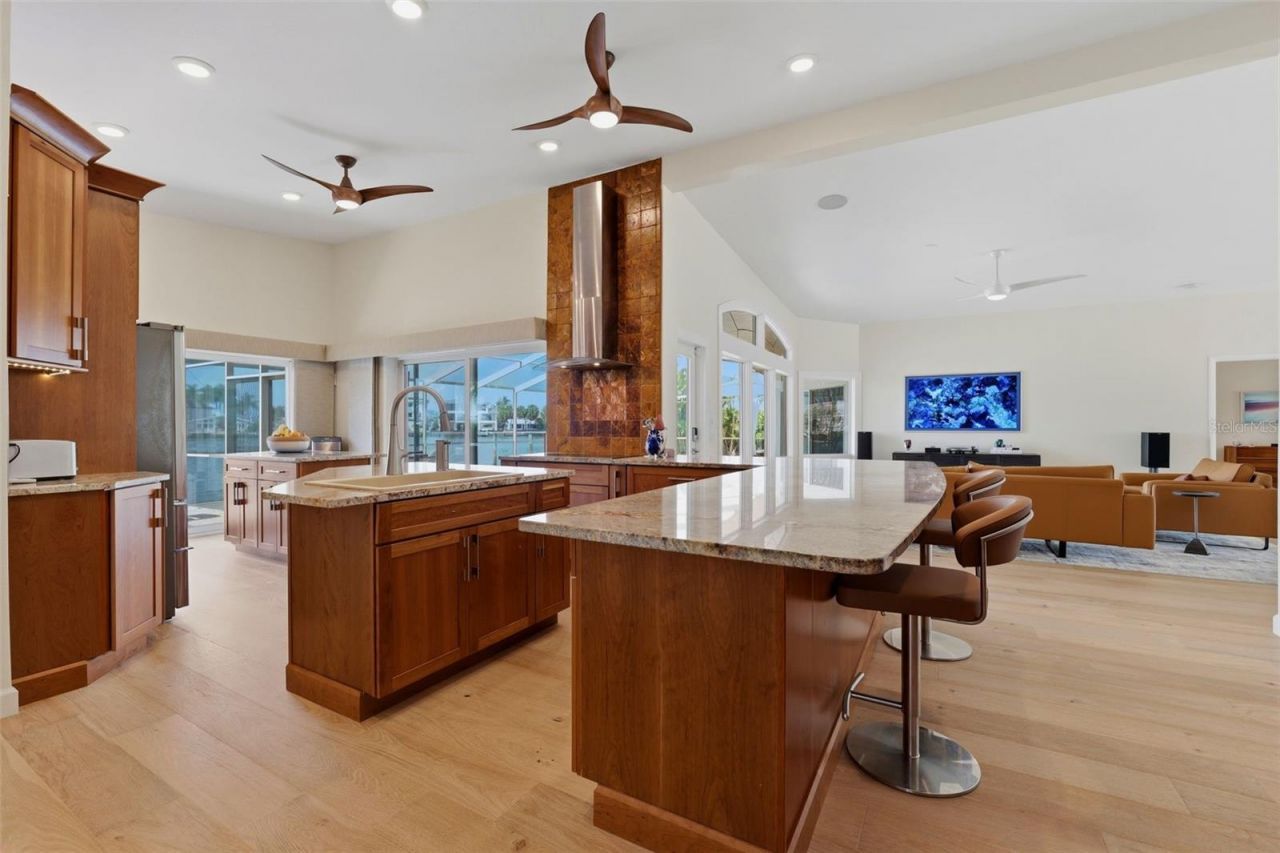 661 79th Circle S, Saint Petersburg, FL 33707 Photo