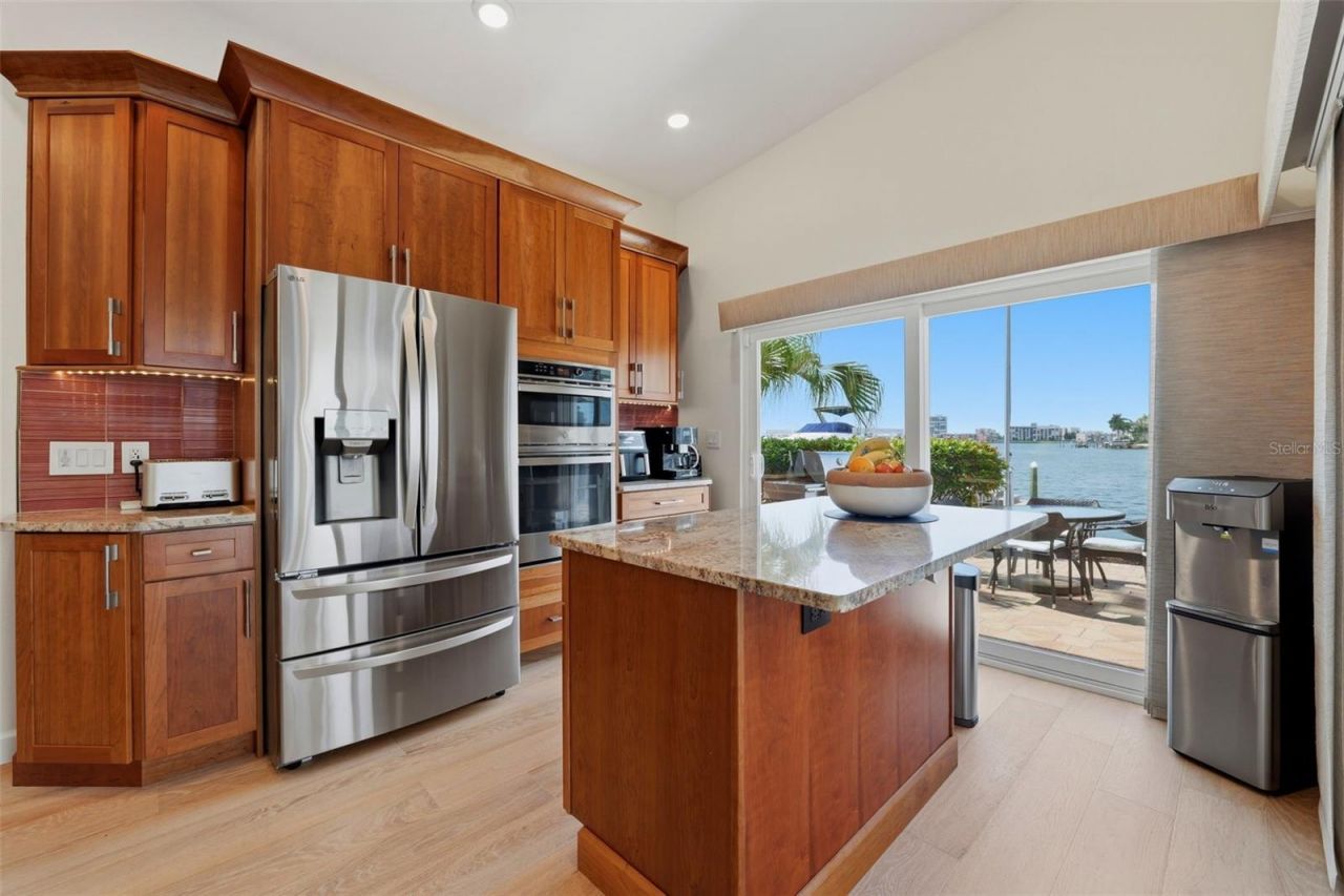 661 79th Circle S, Saint Petersburg, FL 33707 Photo