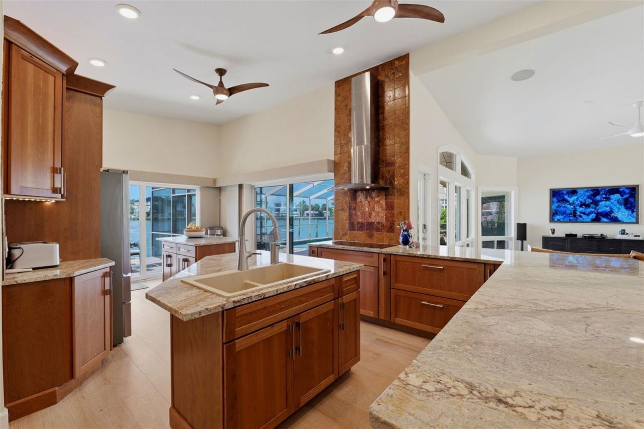 661 79th Circle S, Saint Petersburg, FL 33707 Photo