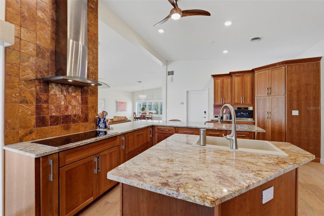 661 79th Circle S, Saint Petersburg, FL 33707 Photo