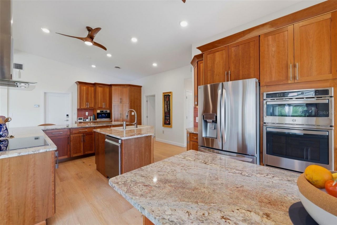 661 79th Circle S, Saint Petersburg, FL 33707 Photo