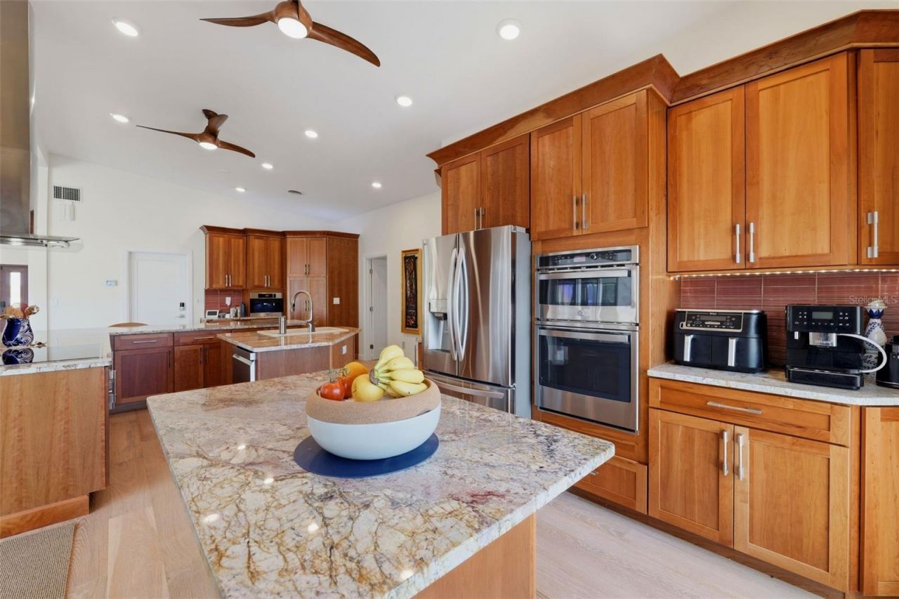 661 79th Circle S, Saint Petersburg, FL 33707 Photo