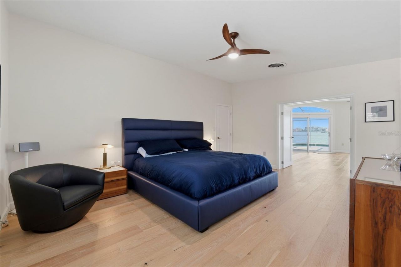 661 79th Circle S, Saint Petersburg, FL 33707 Photo