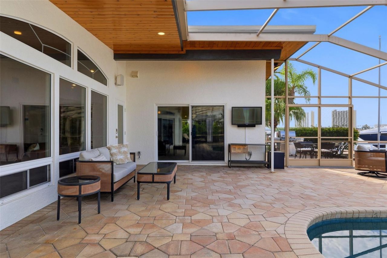 661 79th Circle S, Saint Petersburg, FL 33707 Photo