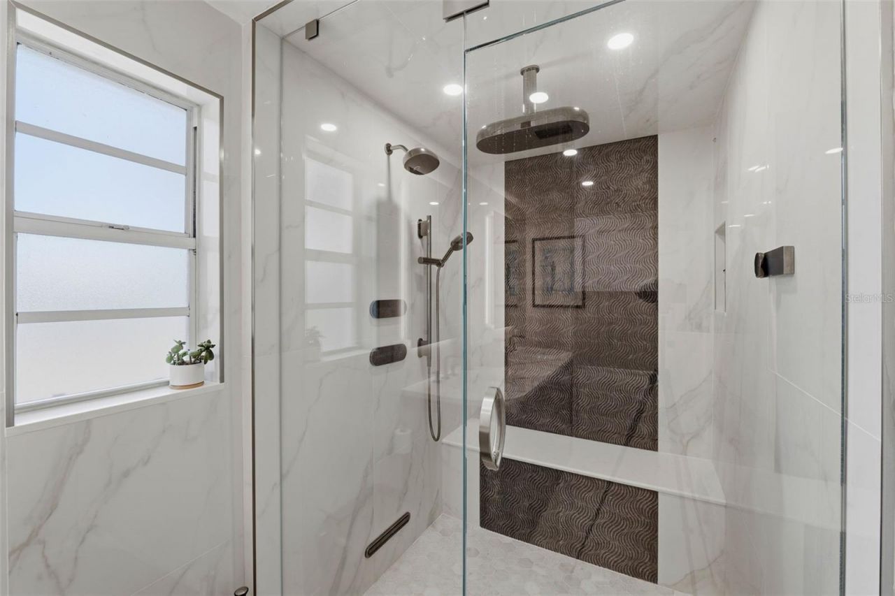 661 79th Circle S, Saint Petersburg, FL 33707 Photo