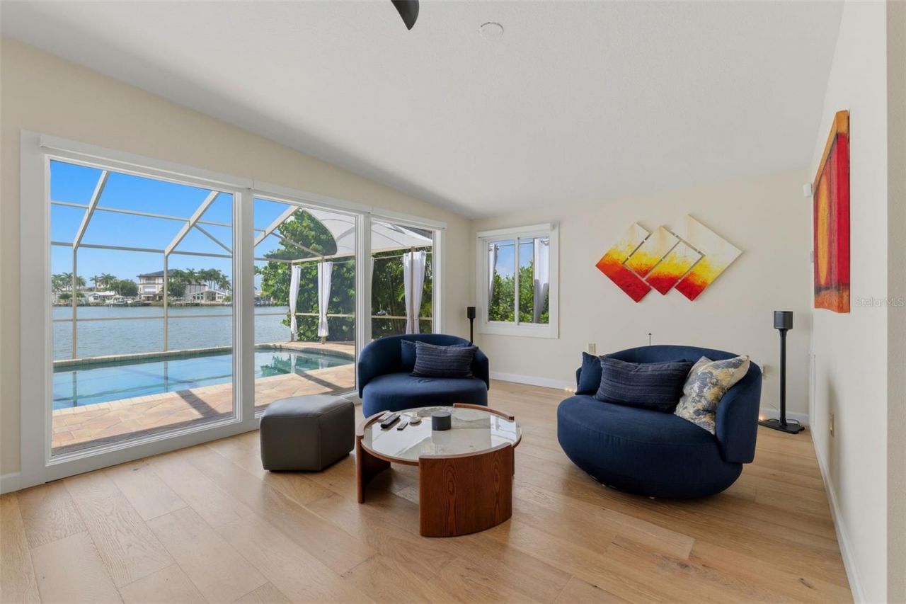 661 79th Circle S, Saint Petersburg, FL 33707 Photo