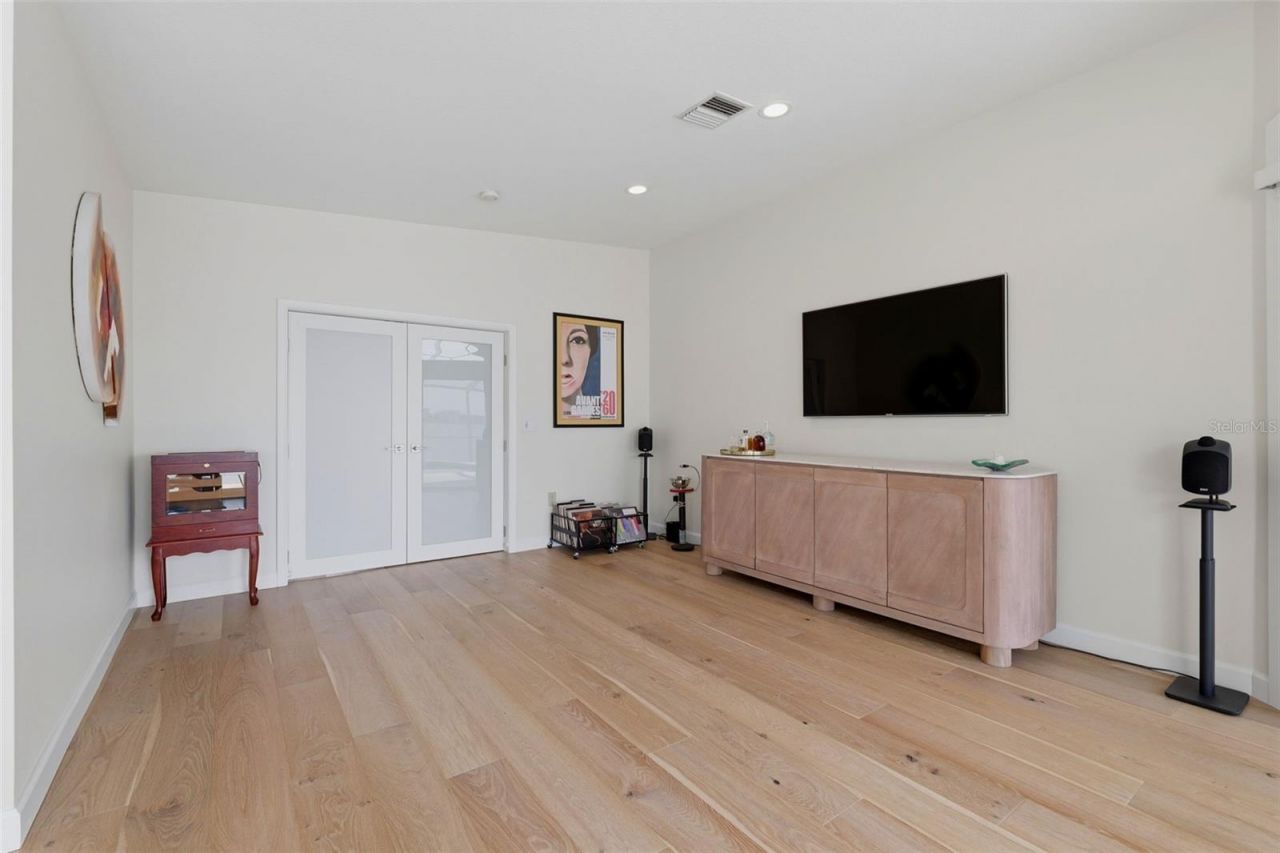 661 79th Circle S, Saint Petersburg, FL 33707 Photo