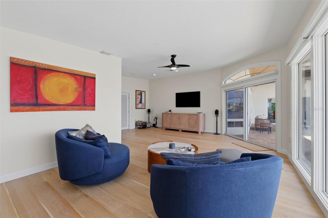 661 79th Circle S, Saint Petersburg, FL 33707 Photo
