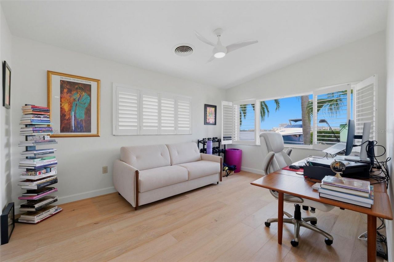 661 79th Circle S, Saint Petersburg, FL 33707 Photo