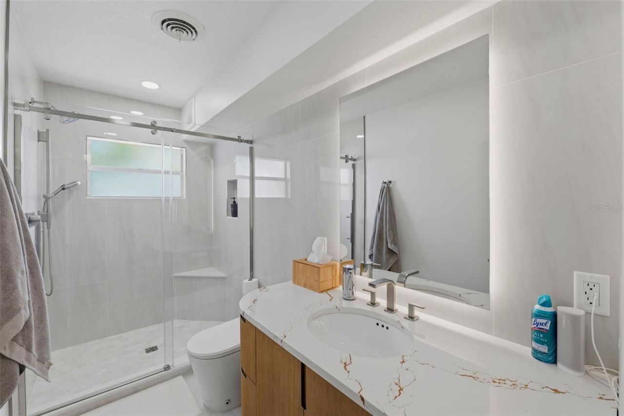 661 79th Circle S, Saint Petersburg, FL 33707 Photo