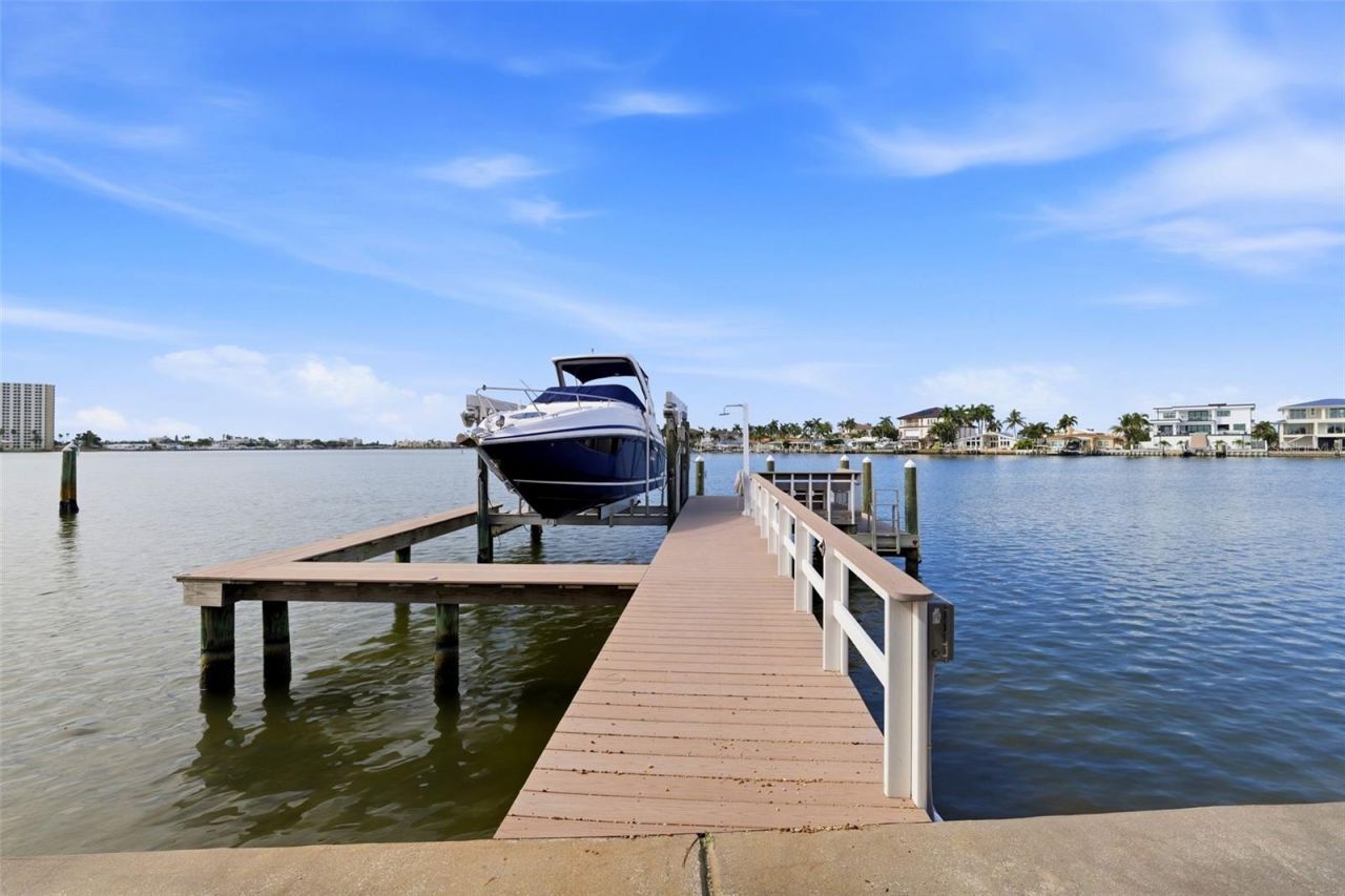 661 79th Circle S, Saint Petersburg, FL 33707 Photo