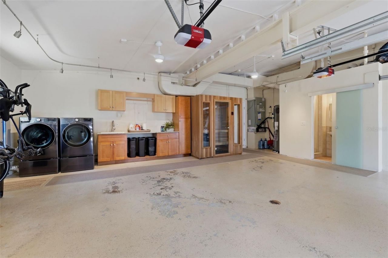 661 79th Circle S, Saint Petersburg, FL 33707 Photo