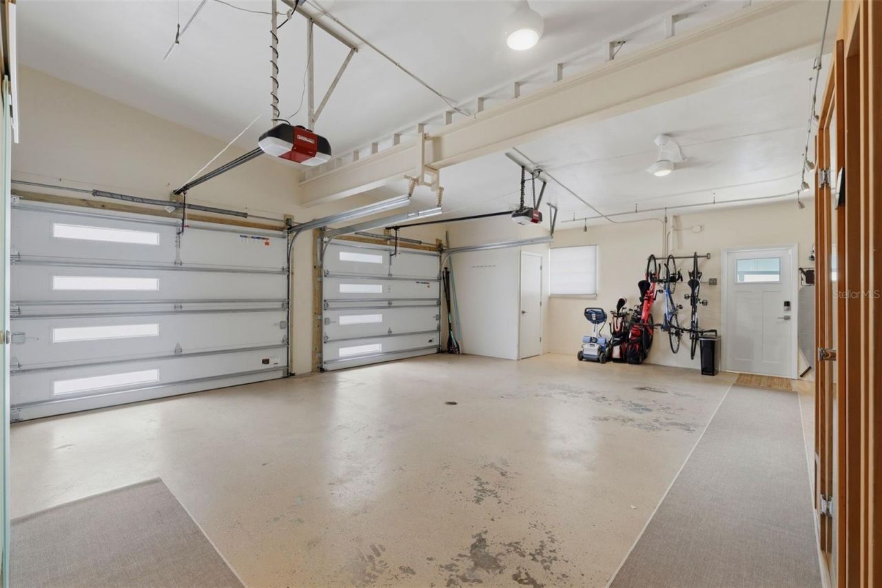 661 79th Circle S, Saint Petersburg, FL 33707 Photo