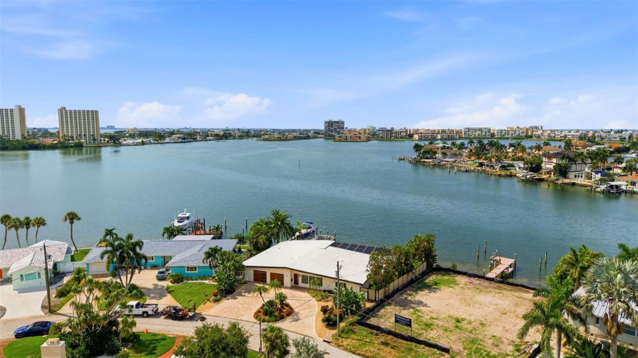 661 79th Circle S, Saint Petersburg, FL 33707 Photo